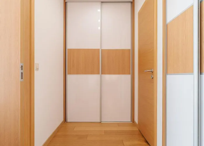 Apartman Downtown In The Heart Of The New Center, 4 Persons, Parking *