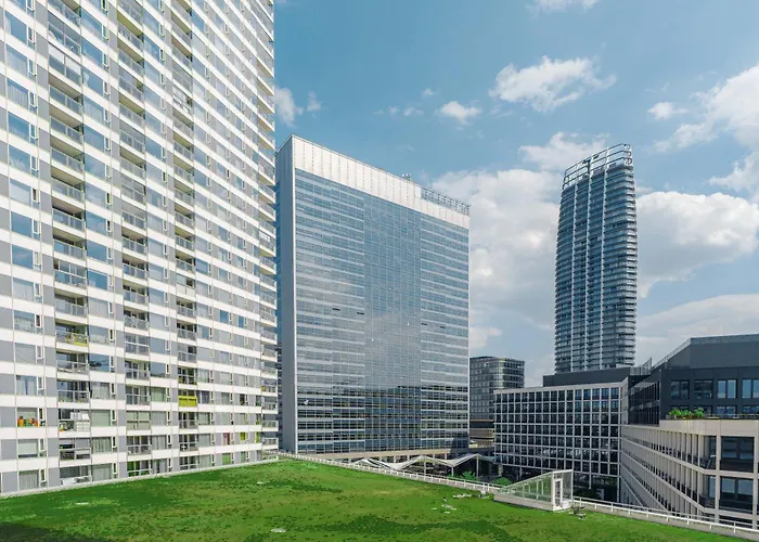 Apartman Downtown In The Heart Of The New Center, 4 Persons, Parking *