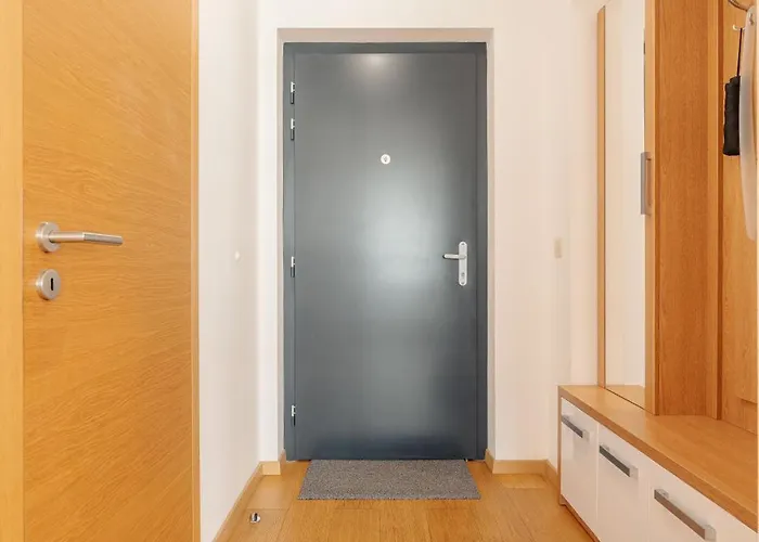 Downtown In The Heart Of The New Center, 4 Persons, Parking Apartman Pozsony